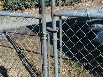 Chain link fence gate adjusted to work correctly