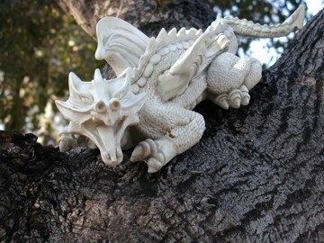 The White Stone Dragon that guards the Treedeck